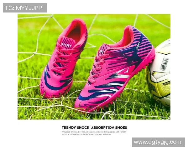 足球明星个性涂鸦鞋子设计展现独特风格与运动魅力