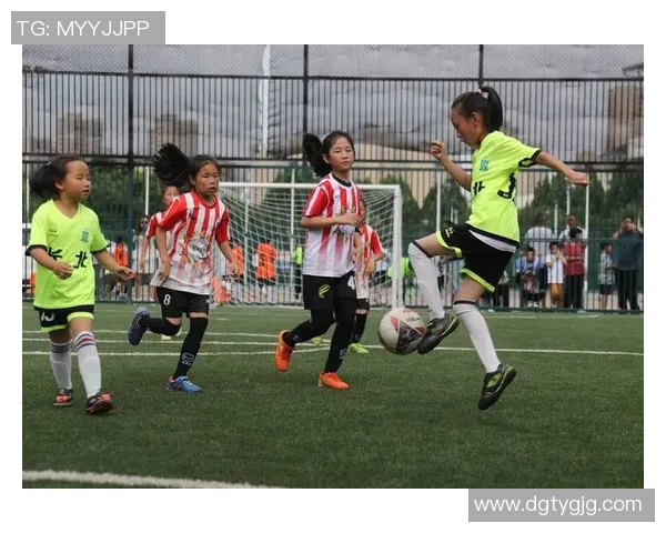 真假足球明星大对比揭秘谁是真正的绿茵场英雄与虚幻偶像