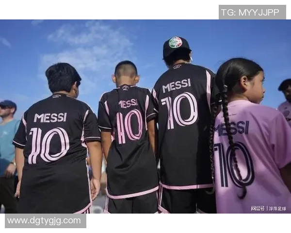 足球明星合照背后的球迷故事与他们的热爱与追逐